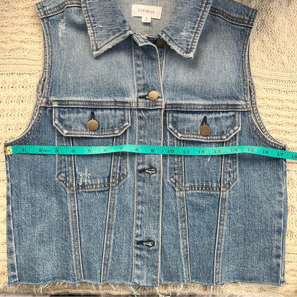 Evereve Robbie Denim Vest Size Small Cropped Western Chic Raw Hem Layering - Picture 11 of 11